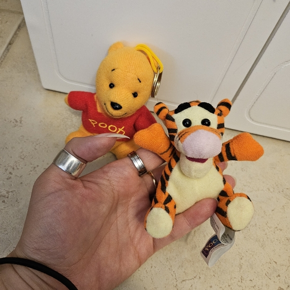 Winnie the Pooh and Tigger zipper keychains - Picture 2 of 7